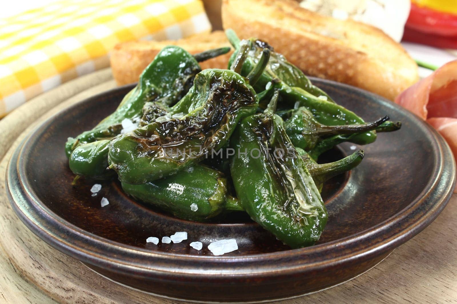 fried pimentos with ham and baguette