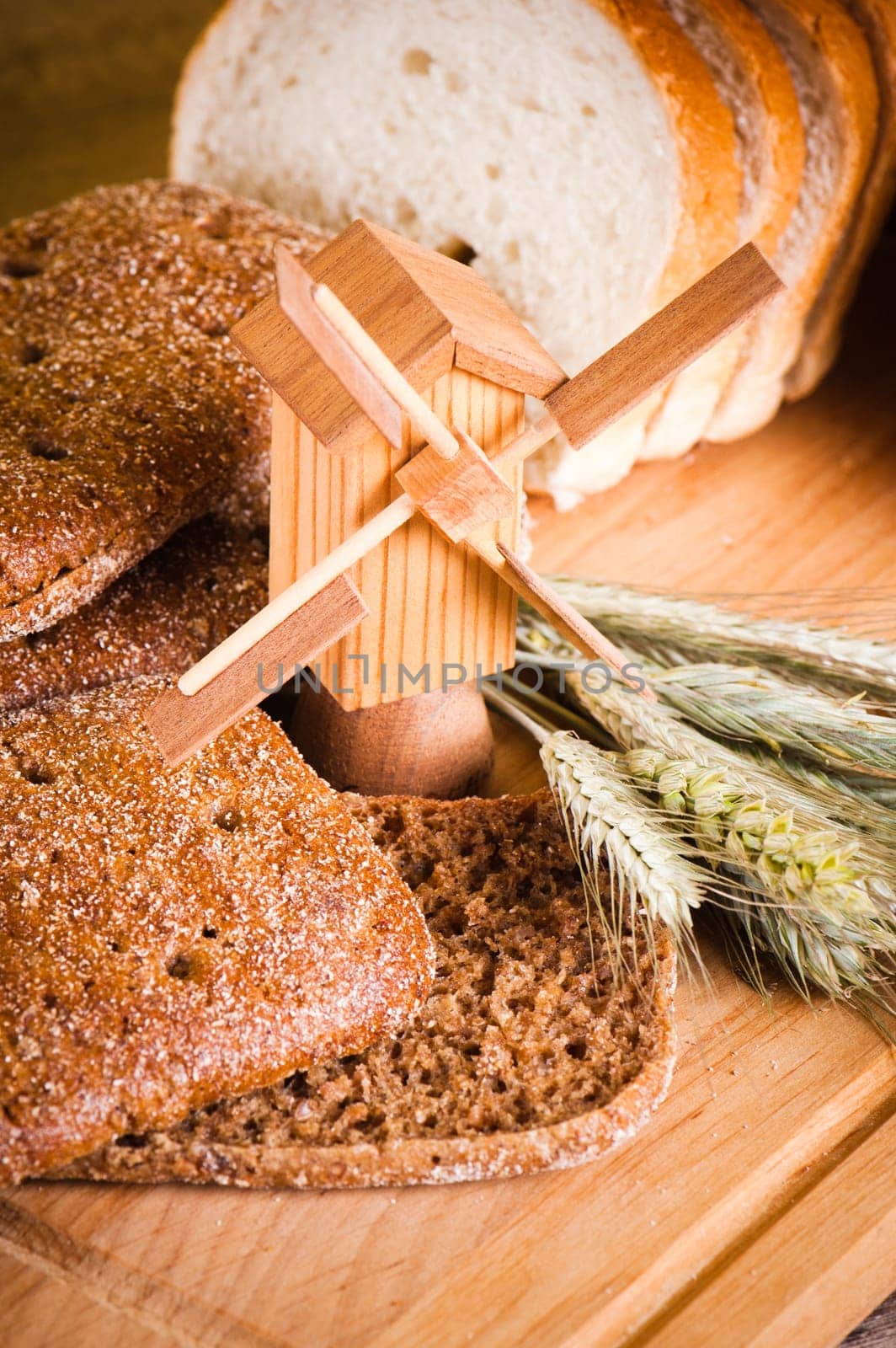 sliced bread and wheat on the wooden table