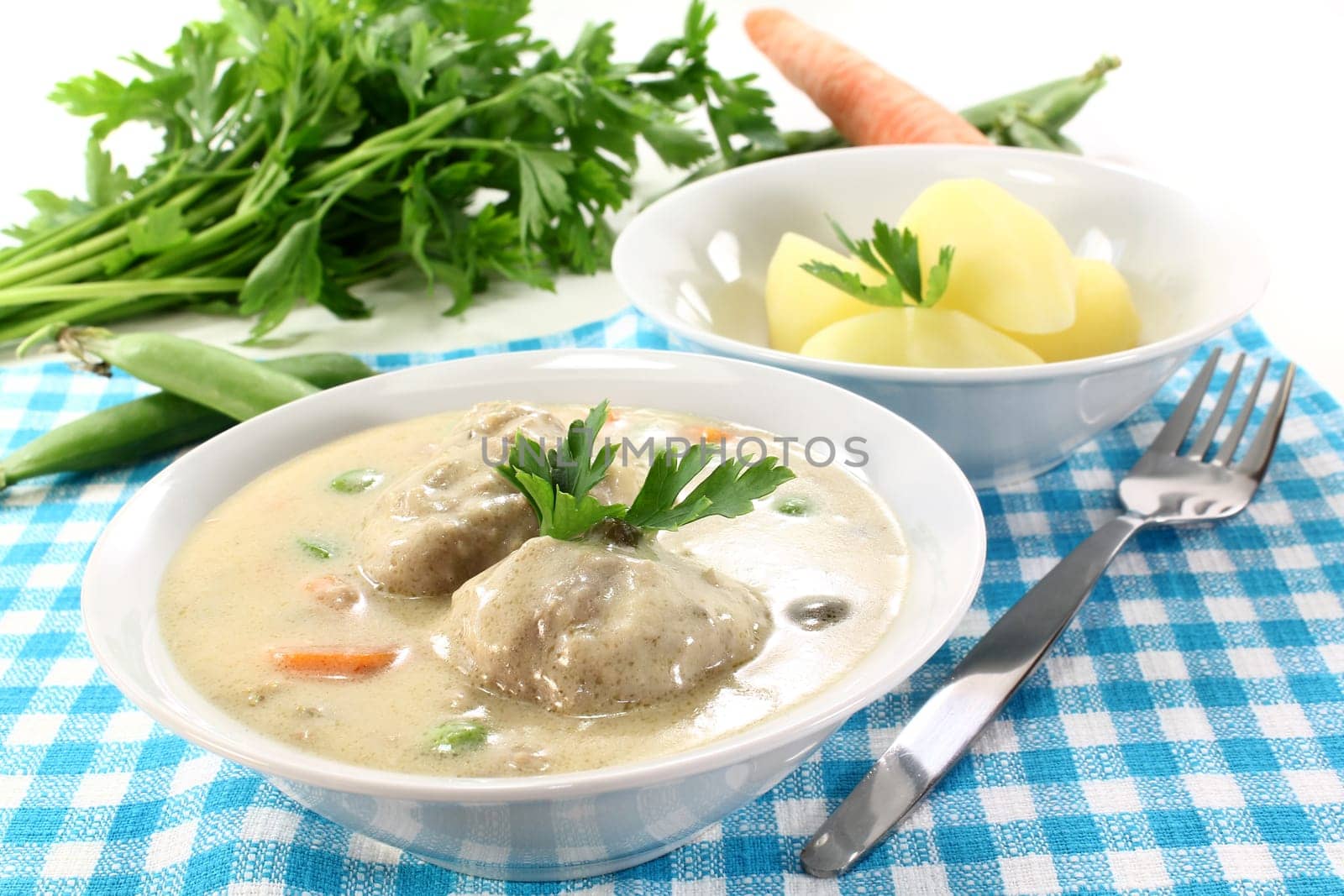 Königsberger meatballs with capers,peas and carrots