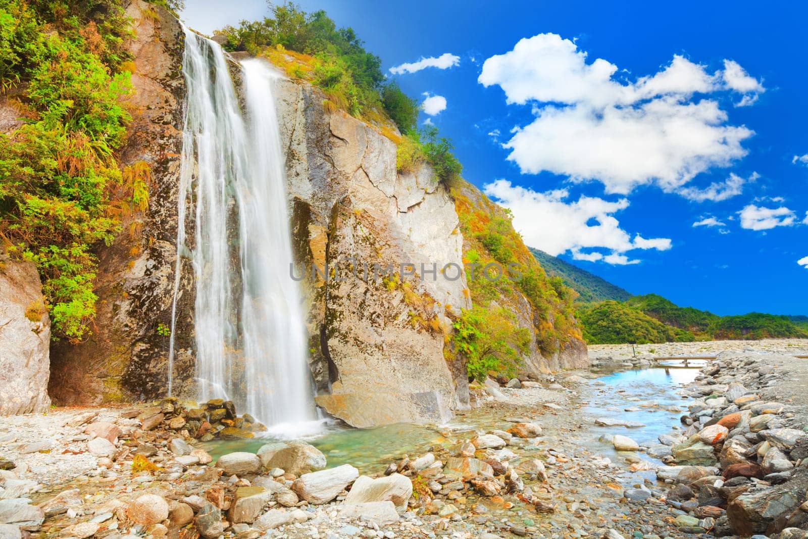 waterfall on the way to Fox glacier