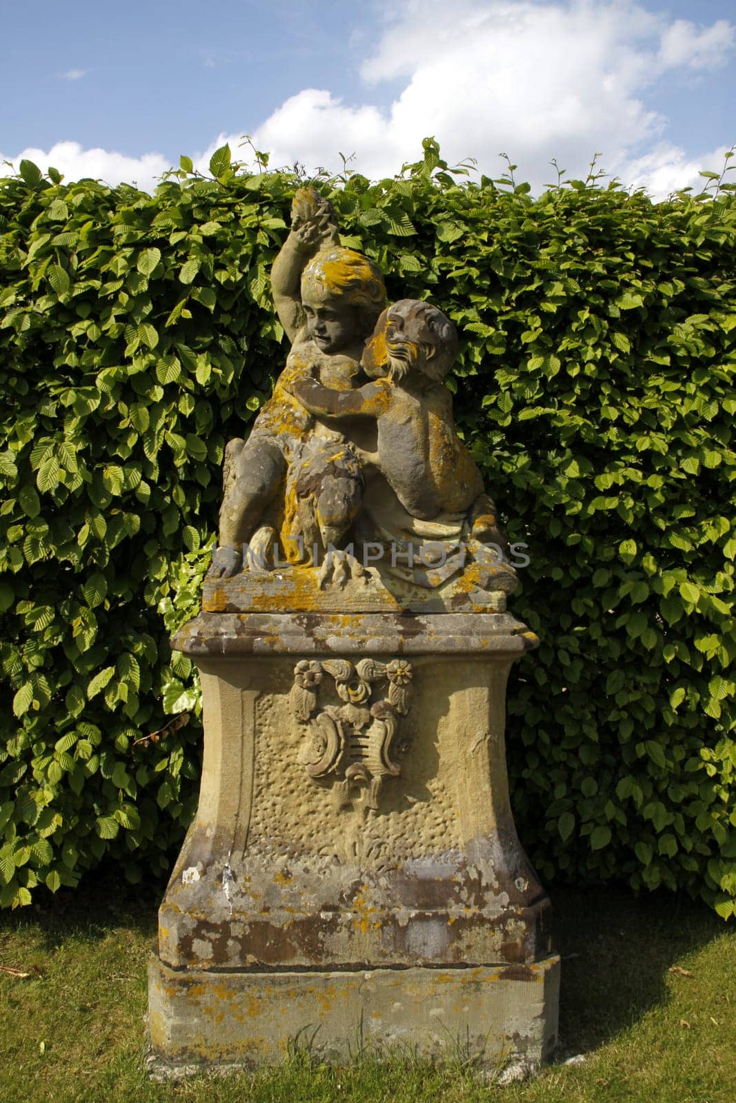 In the park of Schwöbber Castle