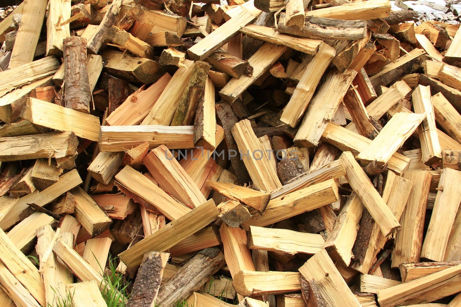 sawn and split firewood
