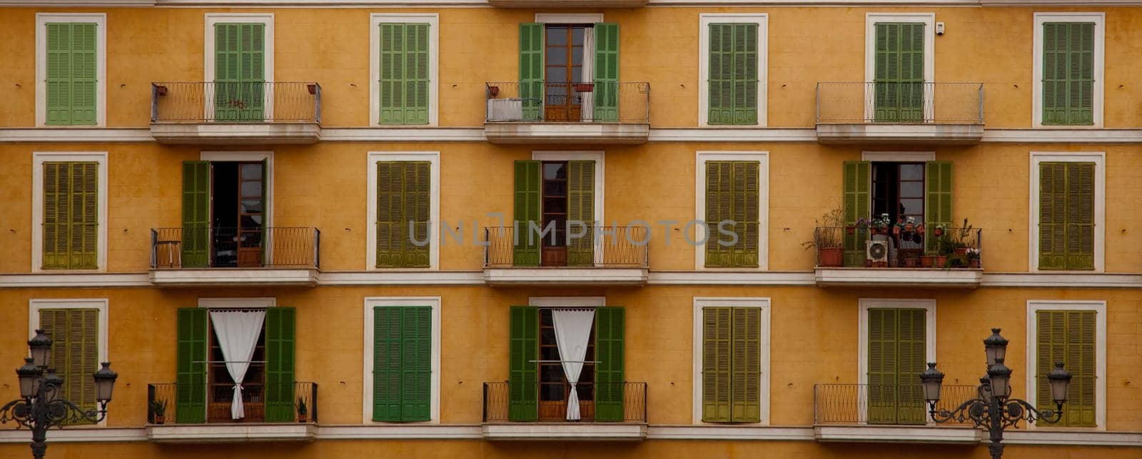 yellow façade in Palma