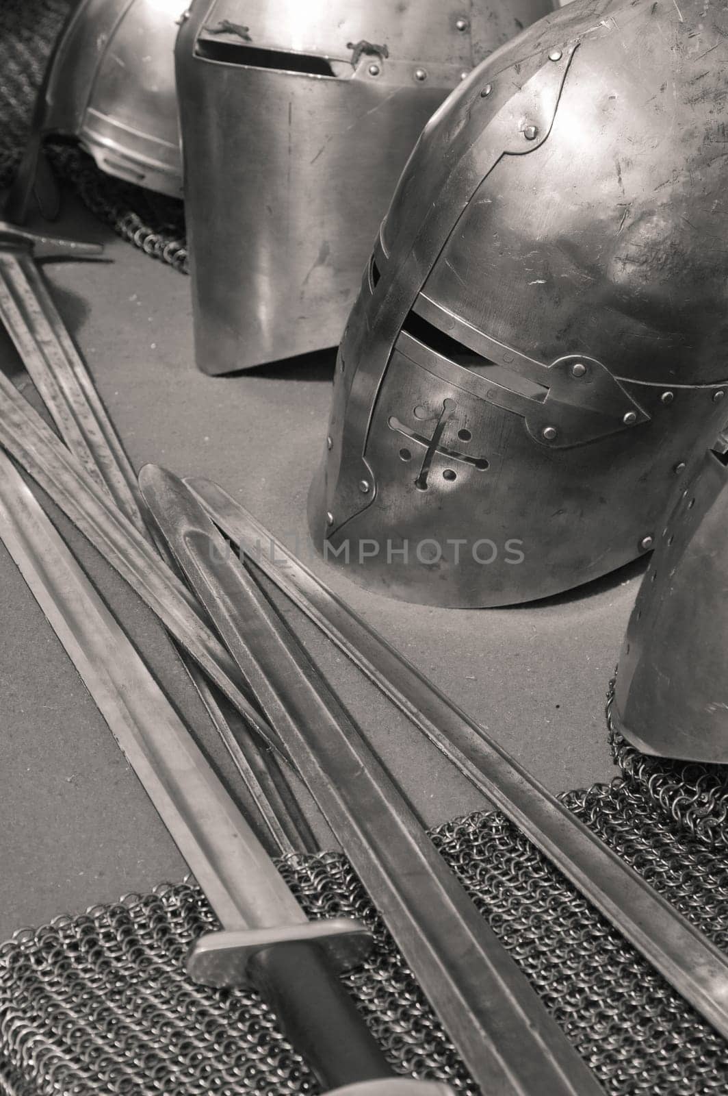 The knightly weapon and armour