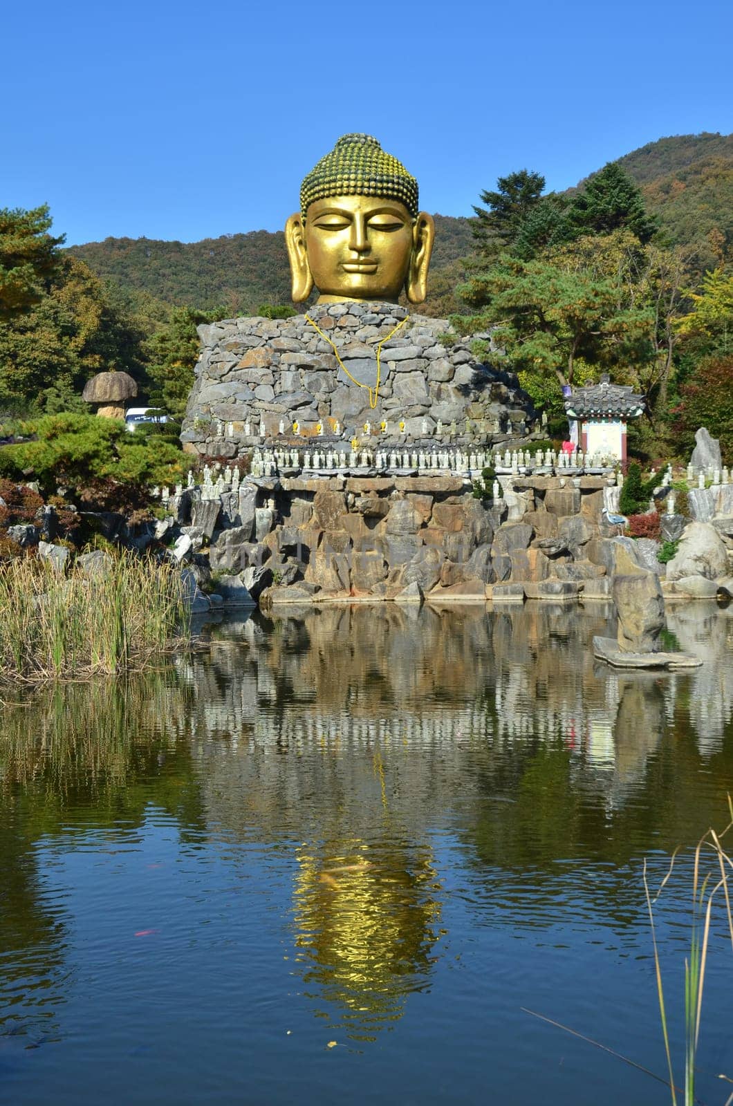 Giant statue of Buddha in wowoojongsa temple korea
