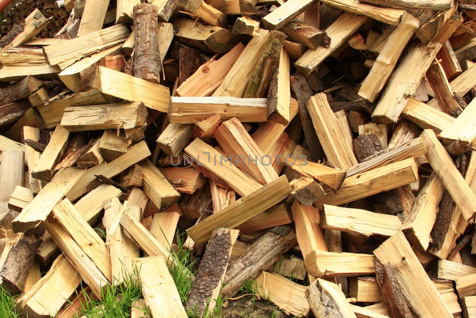 sawn and split firewood