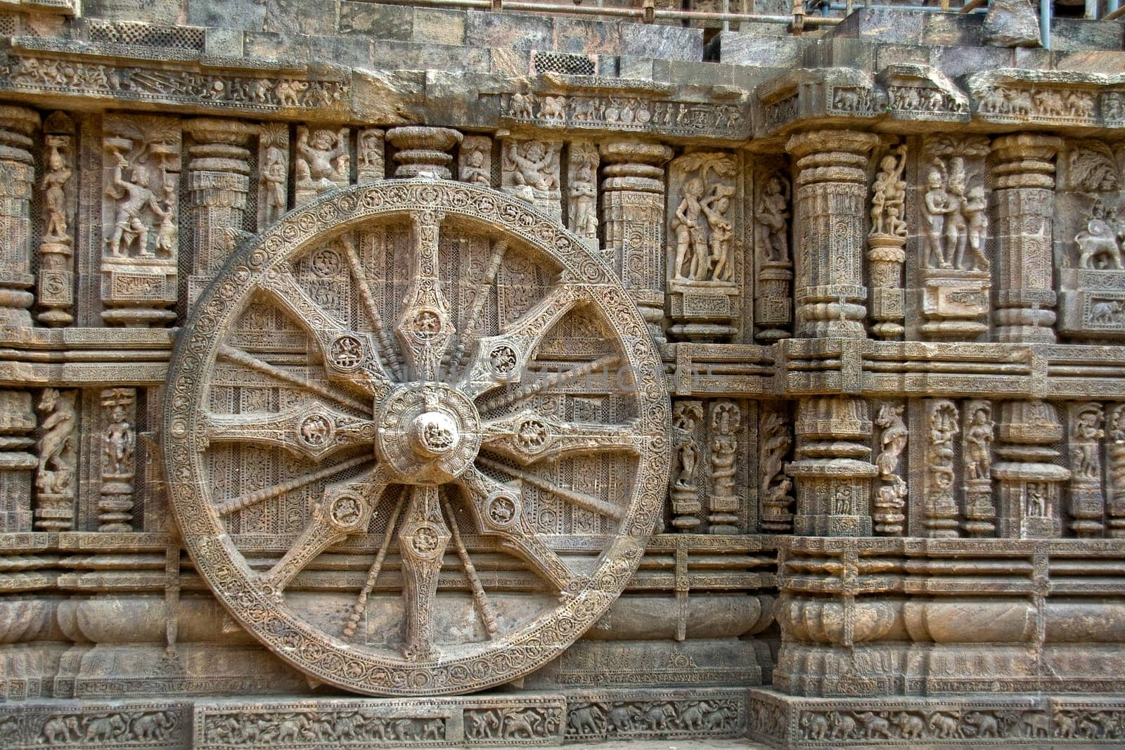 Stone wheel at Sun Temple, Konark, Orissa, India, Asia