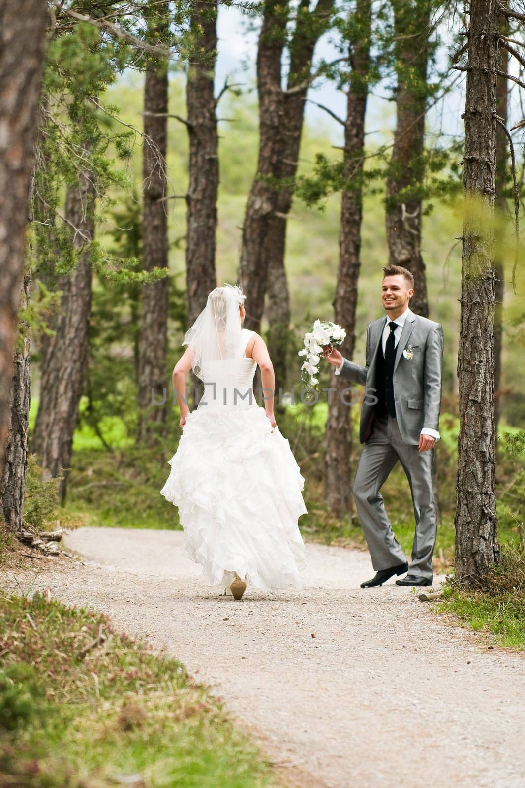 Pretty bride and groom celebrate their wedding