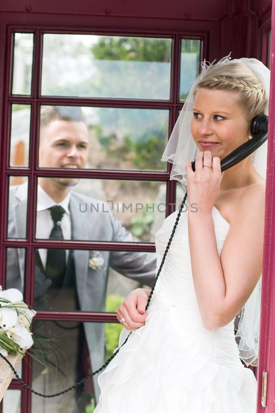 Pretty bride and groom celebrate their wedding