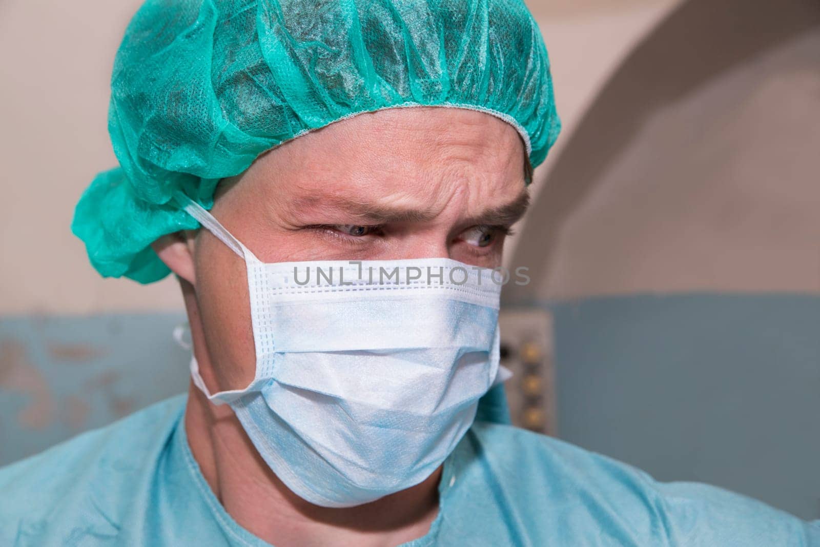 Surgeon have serious thoughts about coming difficult surgery