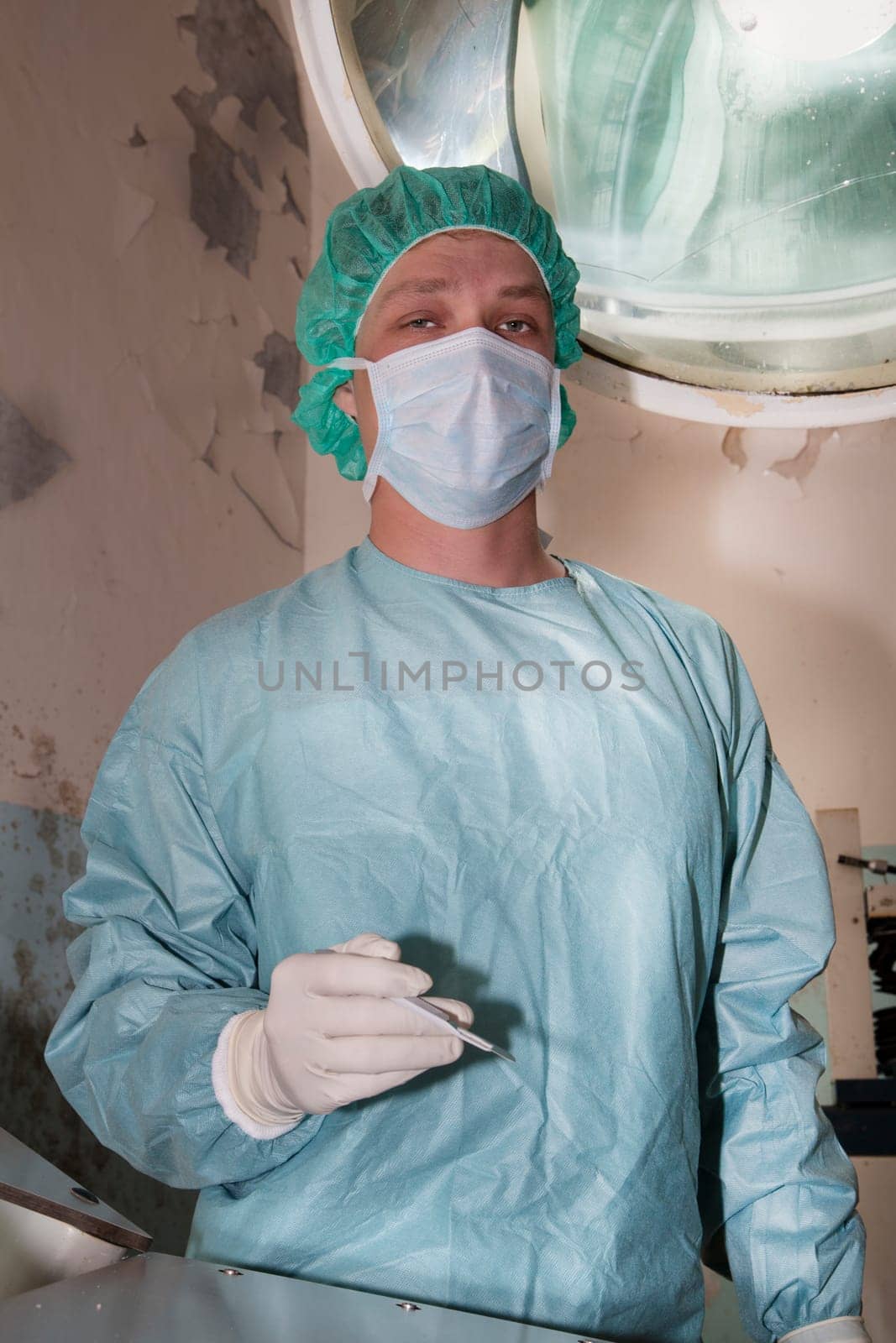 Surgeon standing very calmy before coming difficult surgery