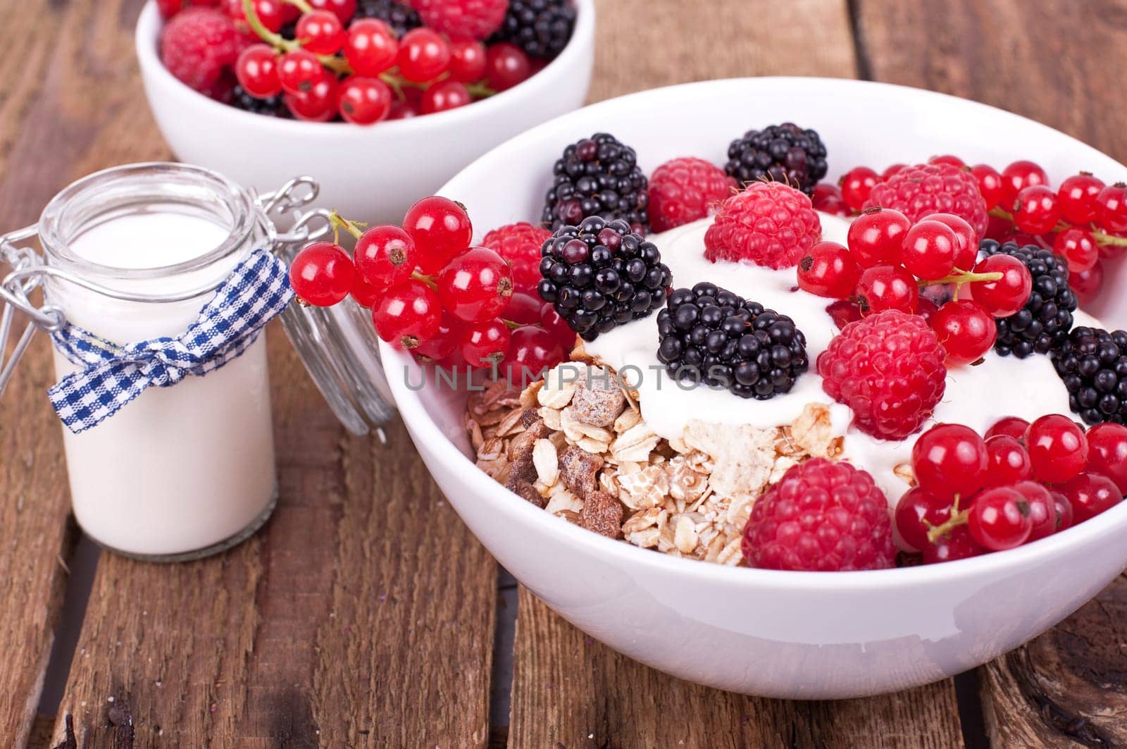 Muesli with berries
