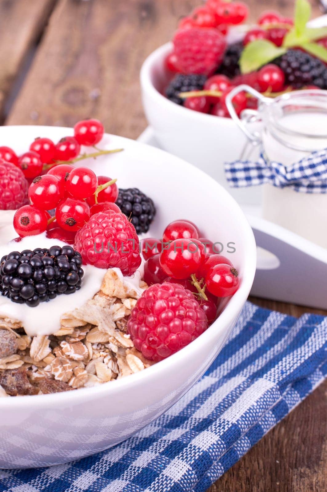 Muesli with berries