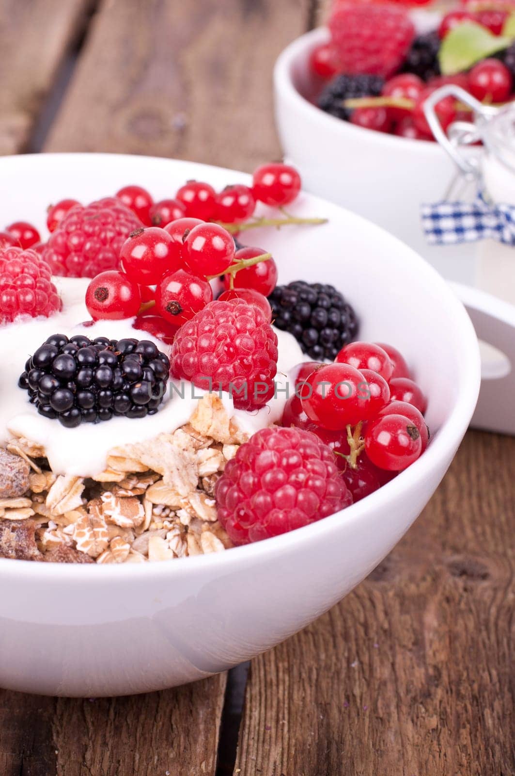 Muesli with berries
