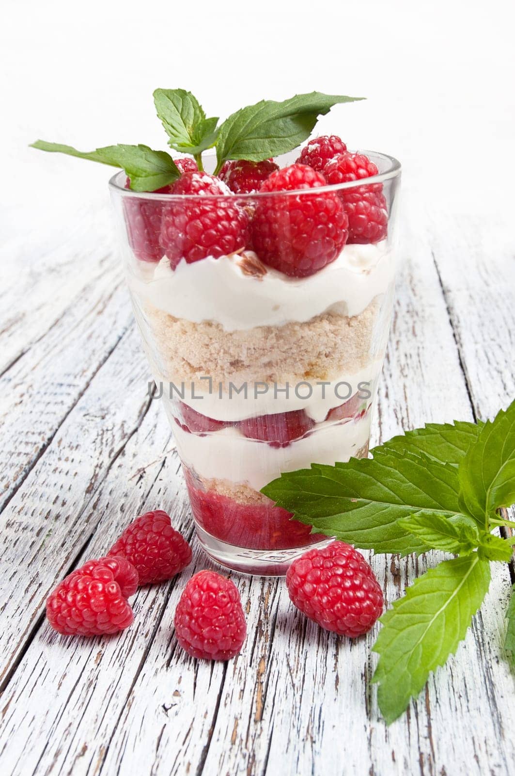 Raspberry dessert