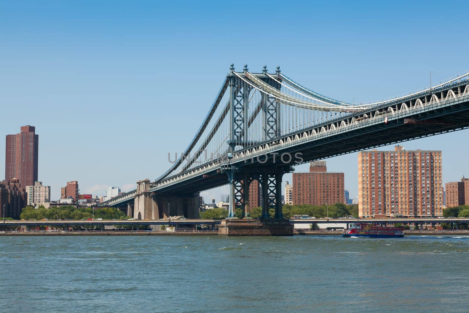 Manhattan bridge in  New York City , USA