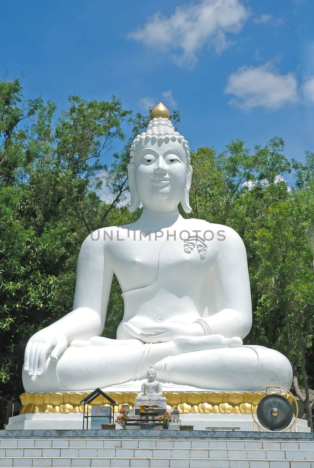 big buddha sculpture