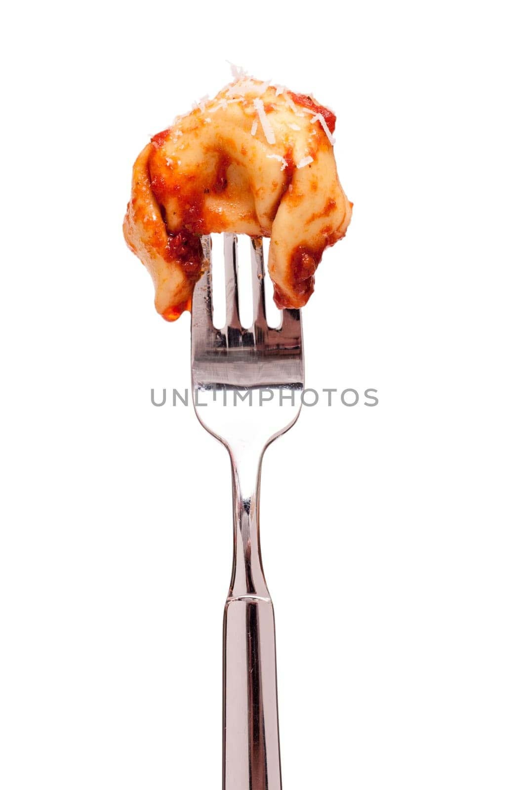 Tortellini with tomato sauce and parmesan on a fork