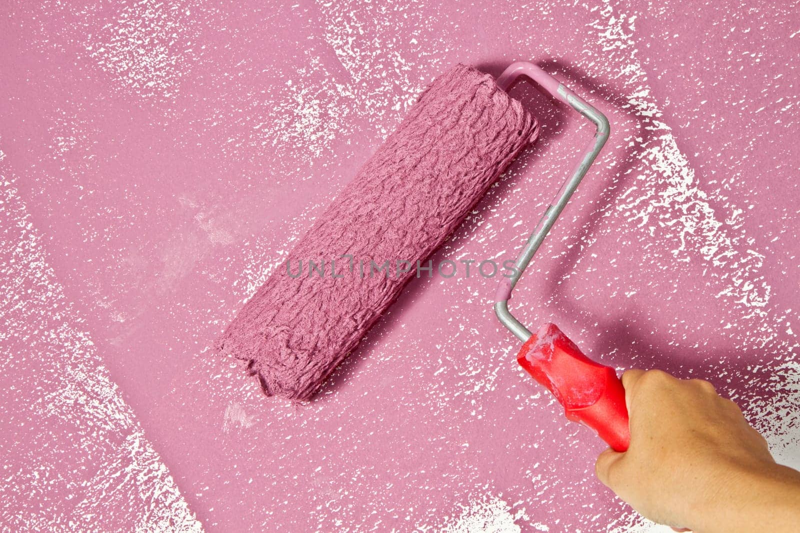 roller brush with pink pain