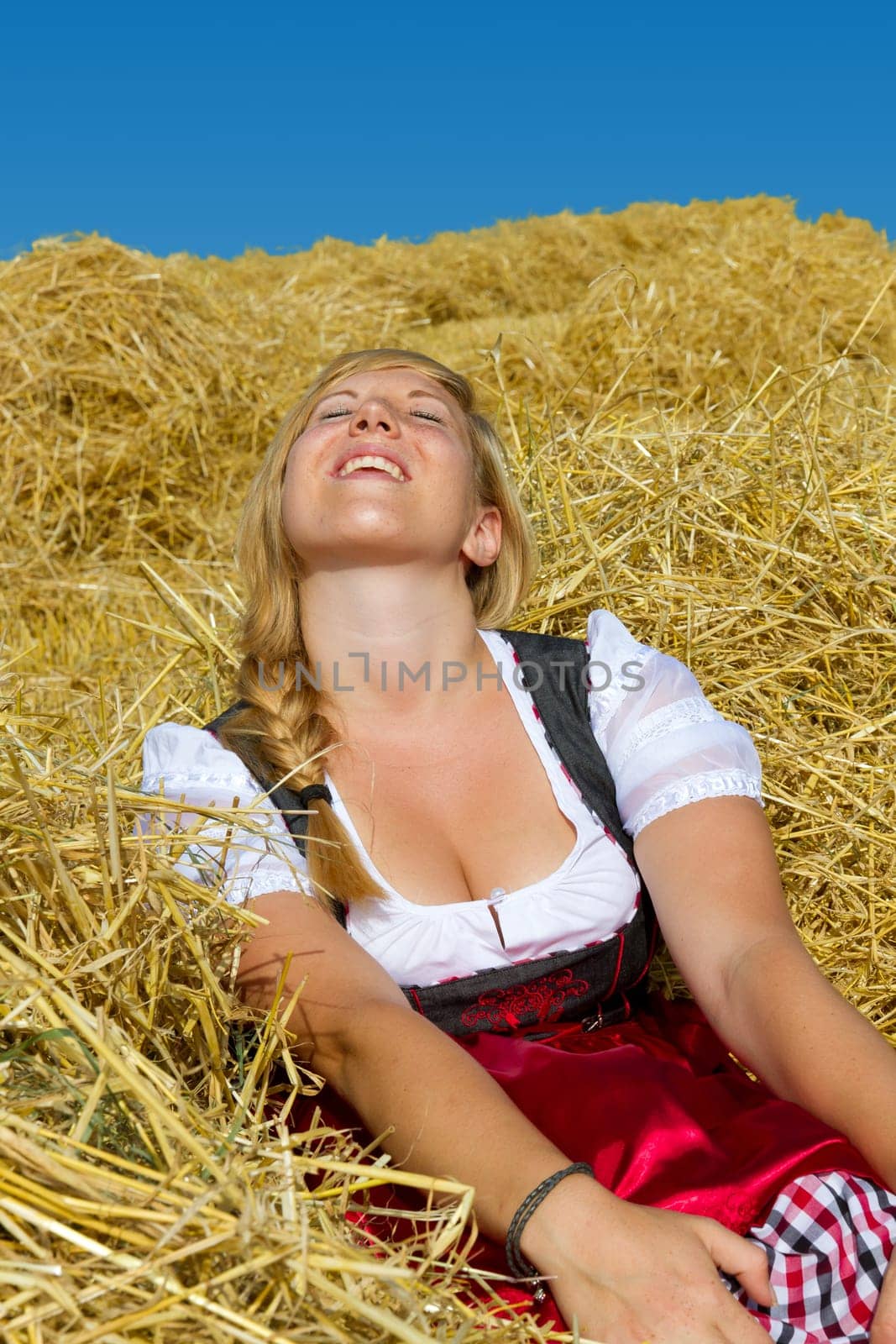 Enjoy the sun in the straw