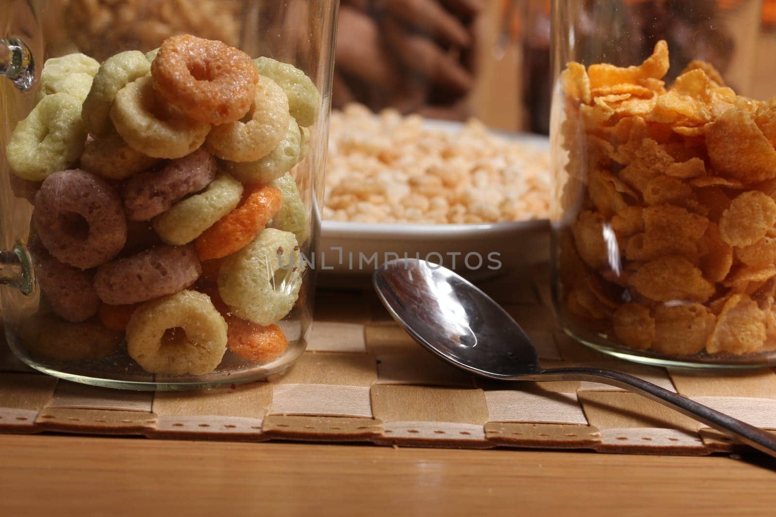 a mix of breakfast cereals
