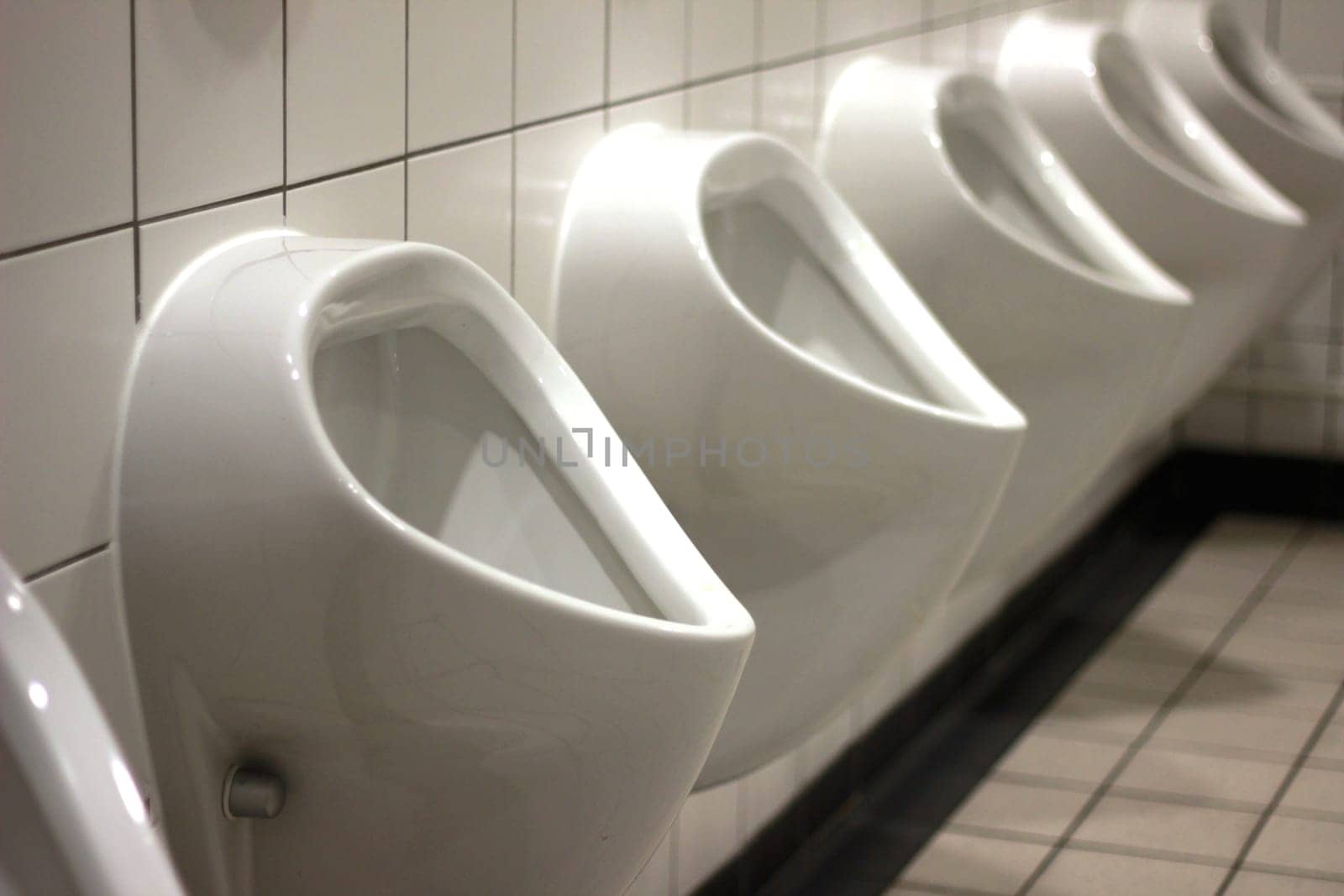 plain urinals