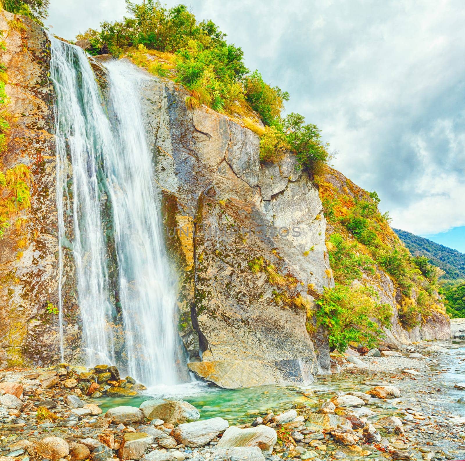 Waterfall on the way to Fox glacier