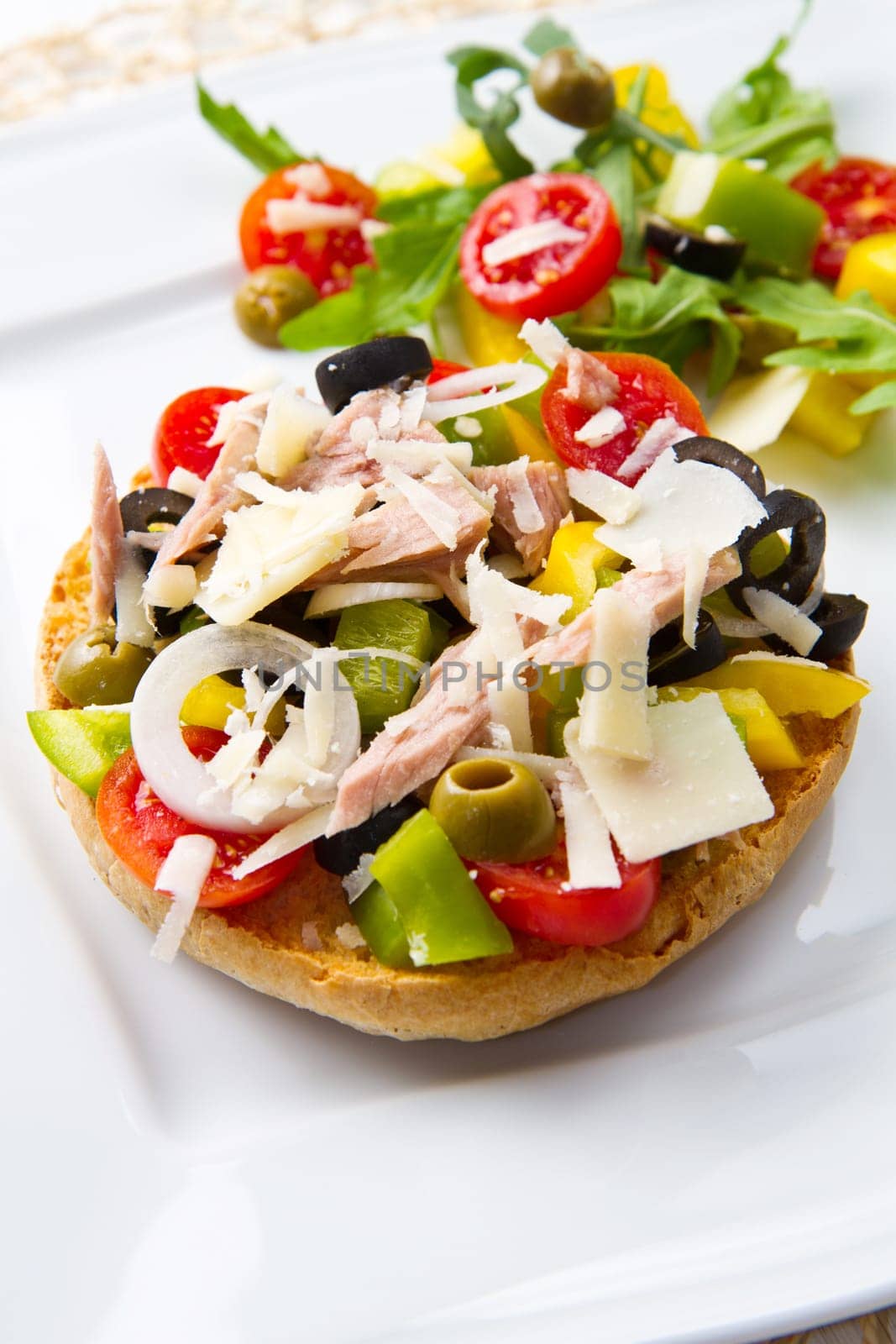 frisella with vegetables and tuna