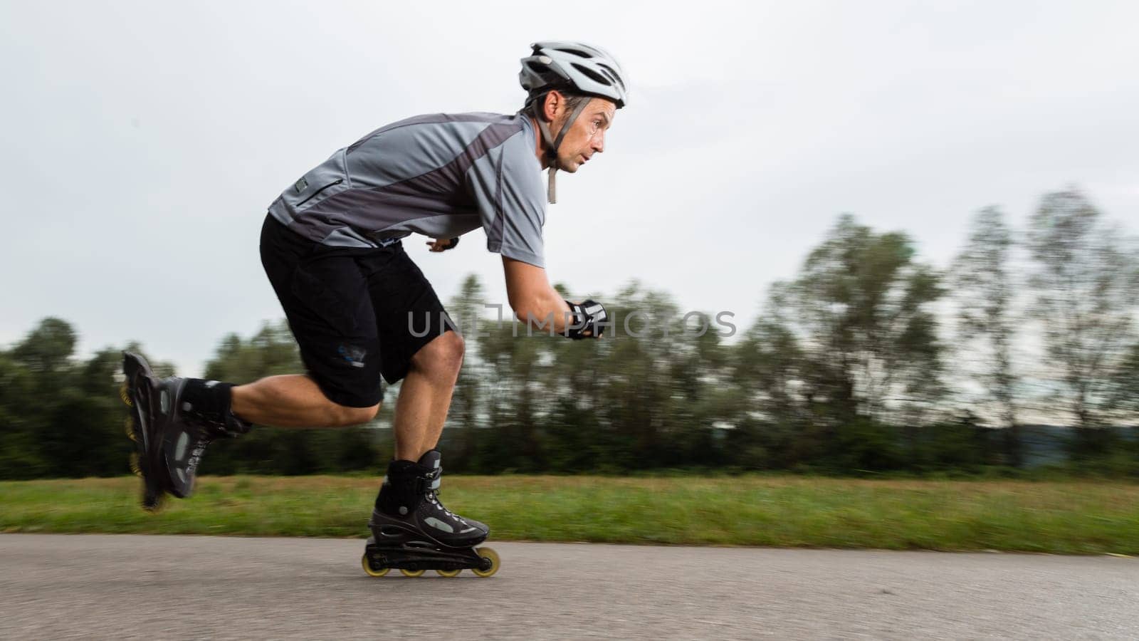 Speed skaters
