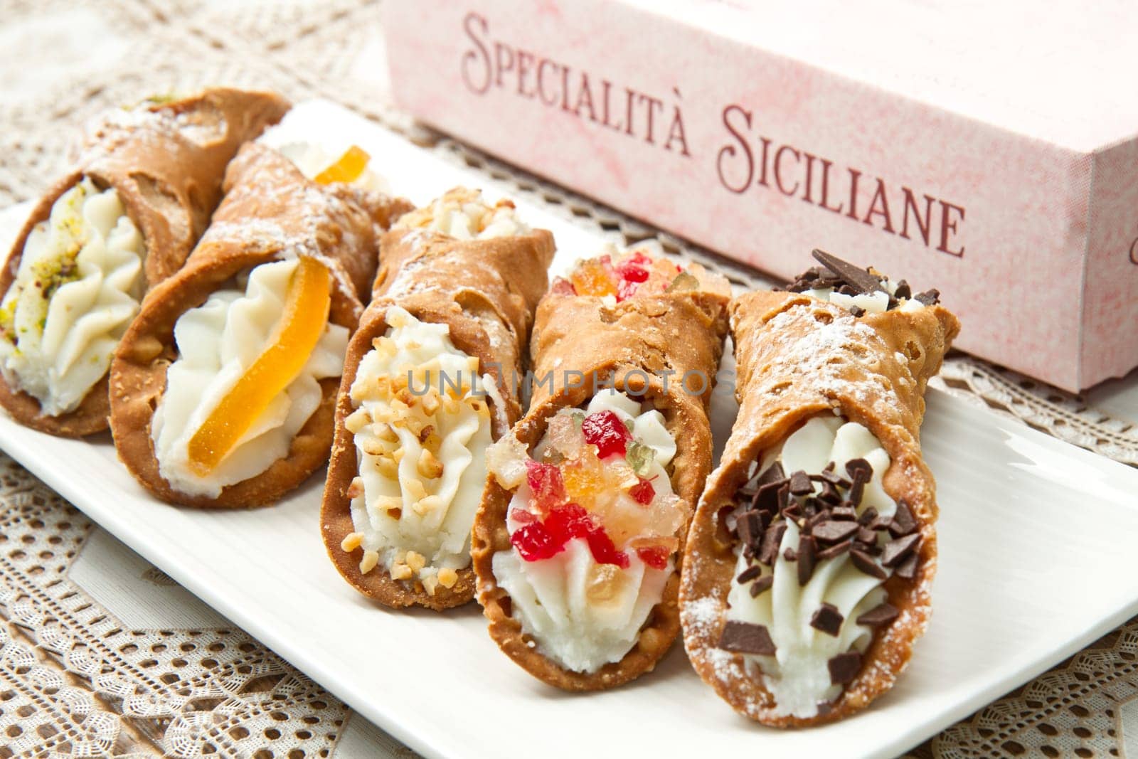 mixed Sicilian cannoli
