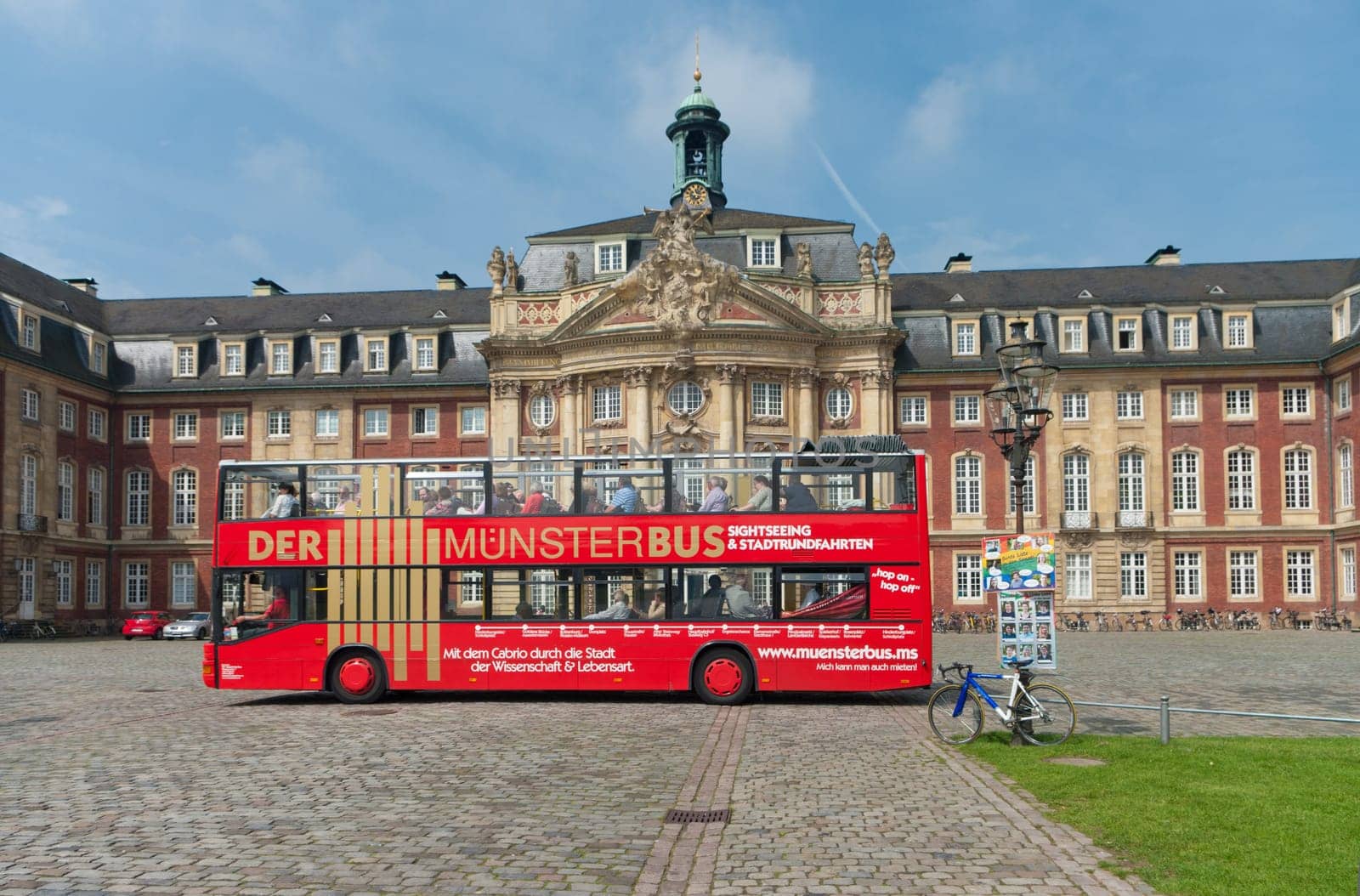 Bus with tourists in front of the Schloss (castle) in Munster, Germany. Former residence for the prince-bishops, now it is the administrative centre of the University of Munster.