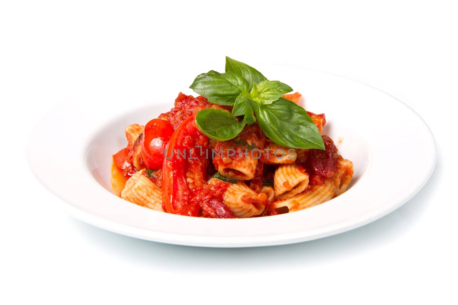 pasta with tomatoes and basil