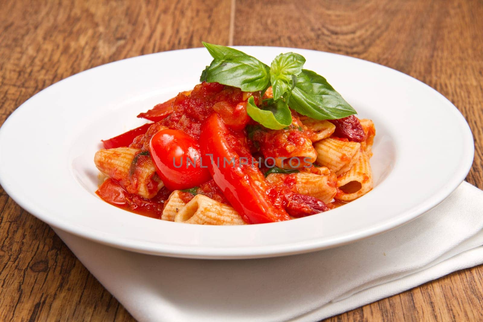 pasta with tomatoes and basil
