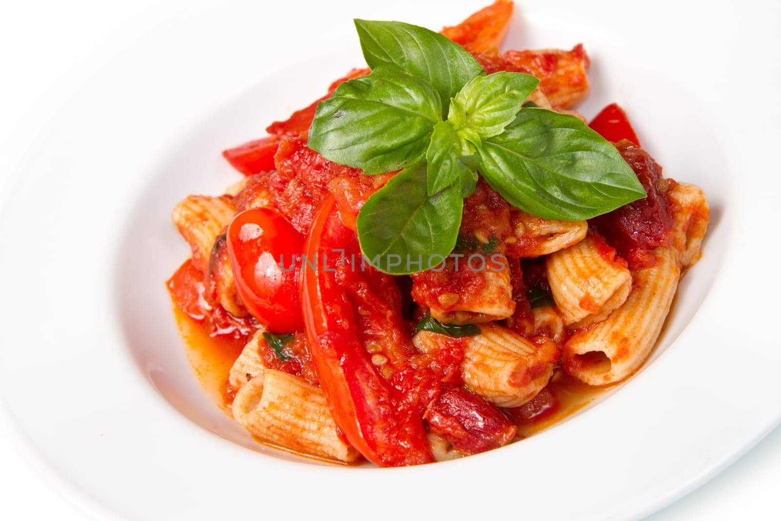 pasta with tomatoes and basil