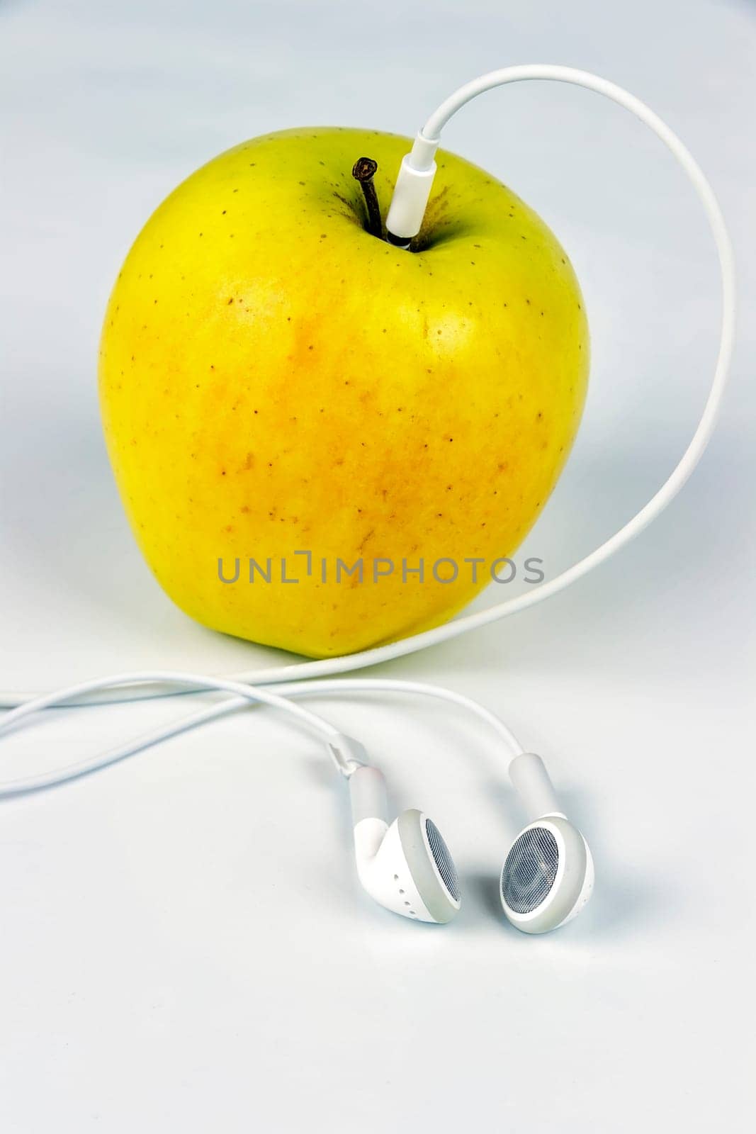 Apple player, Apple Headset with neutral background