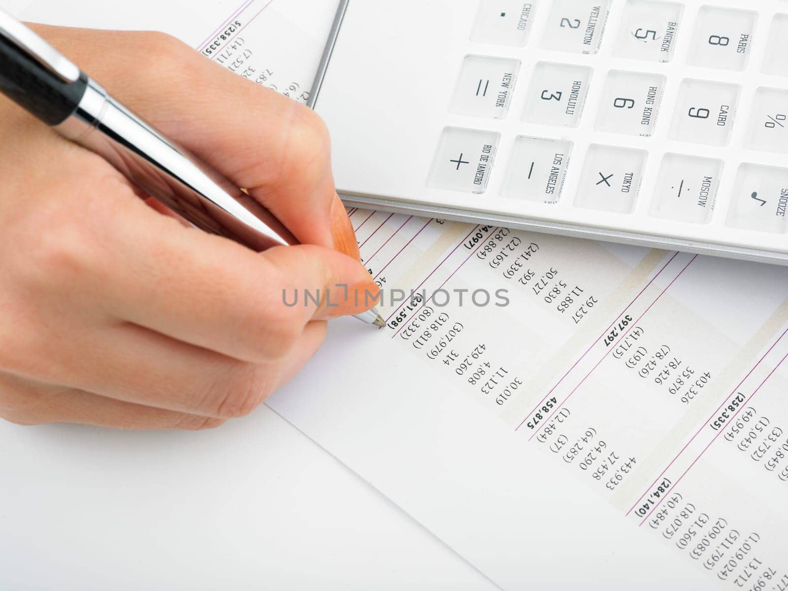 Market Analyze - pen and numbers on paper