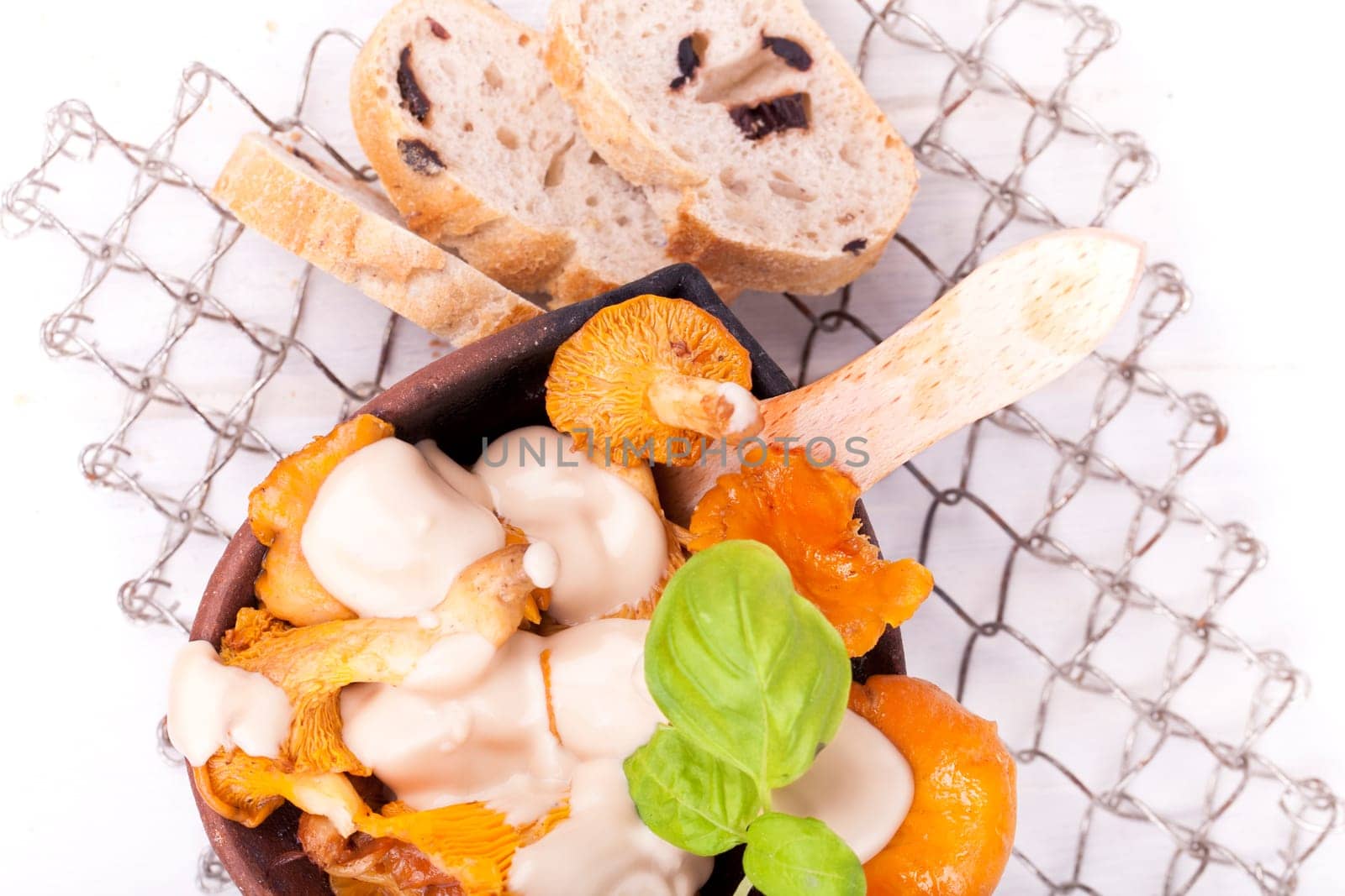 Chanterelles with dip
