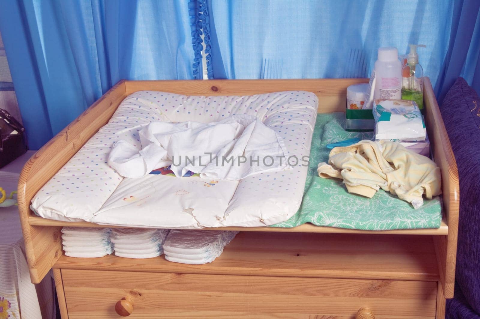 Table for care of the baby and changes of diapers