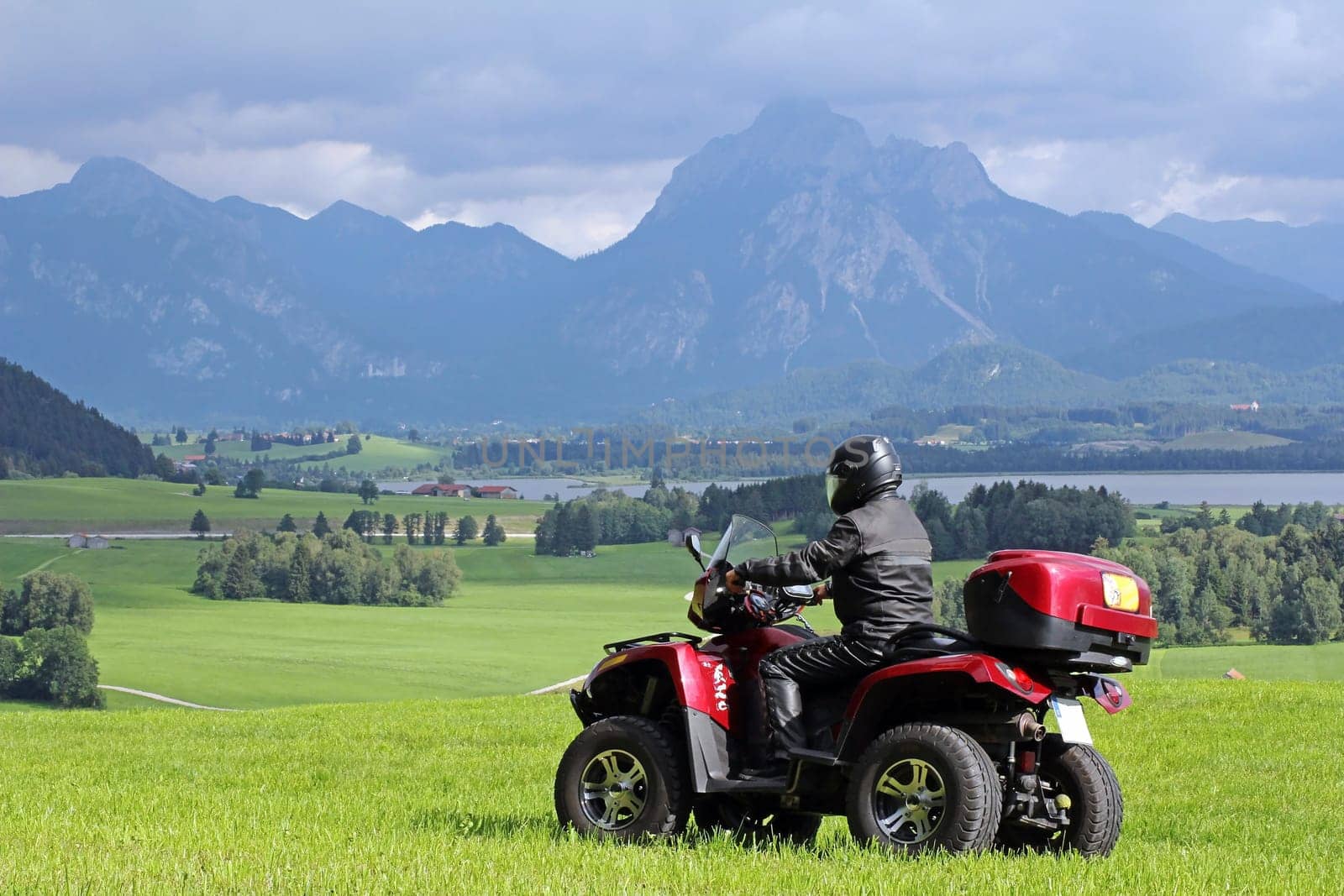 With the quad in front of the backdrop of the Allgäu Alps