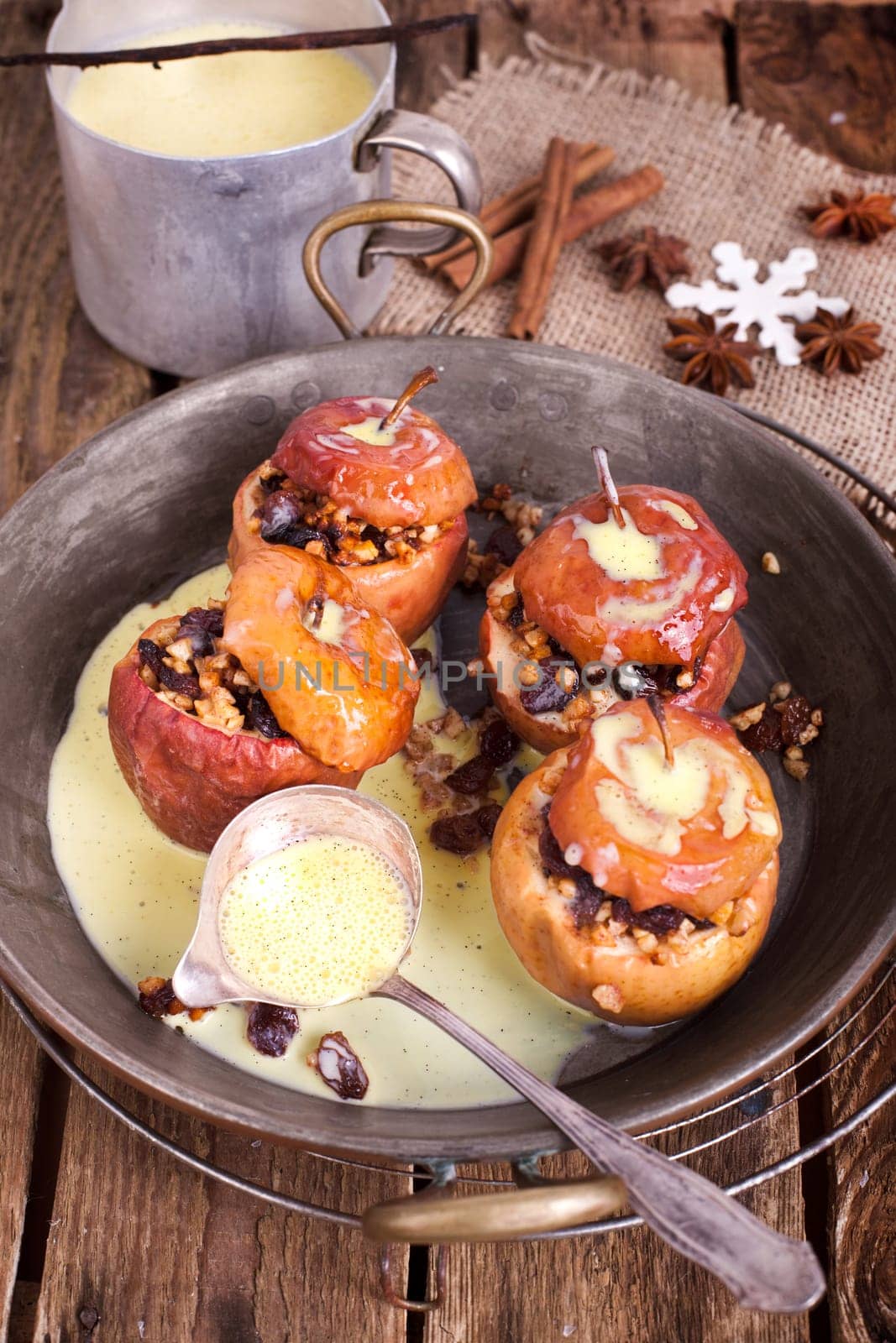 Baked apples with vanilla sauce