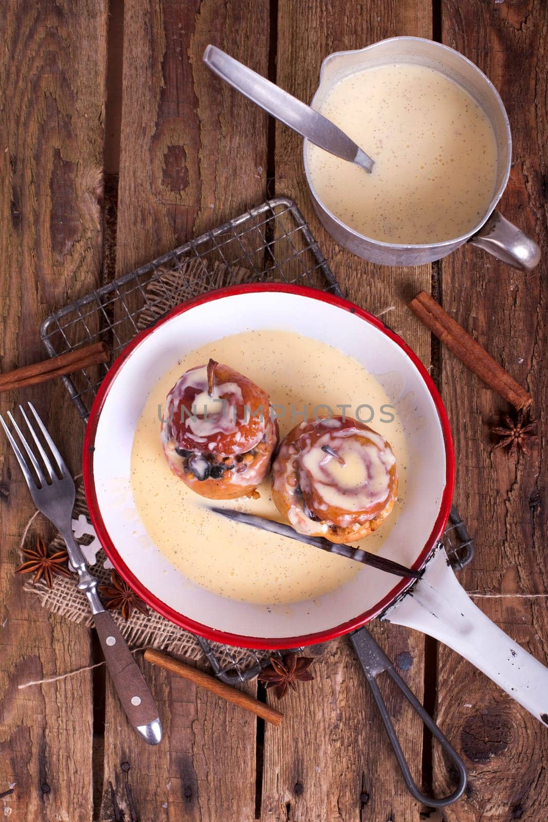 Baked apples in enamel pan
