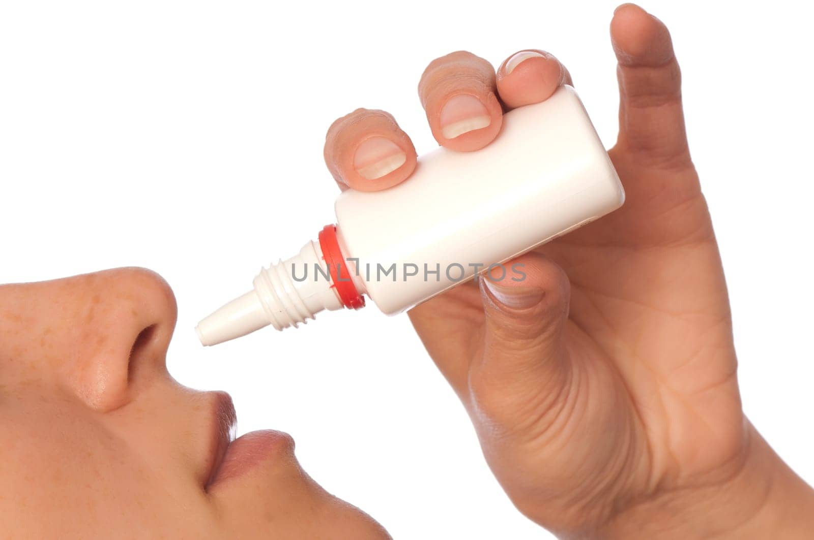The woman drips drops for a nose for fast recover