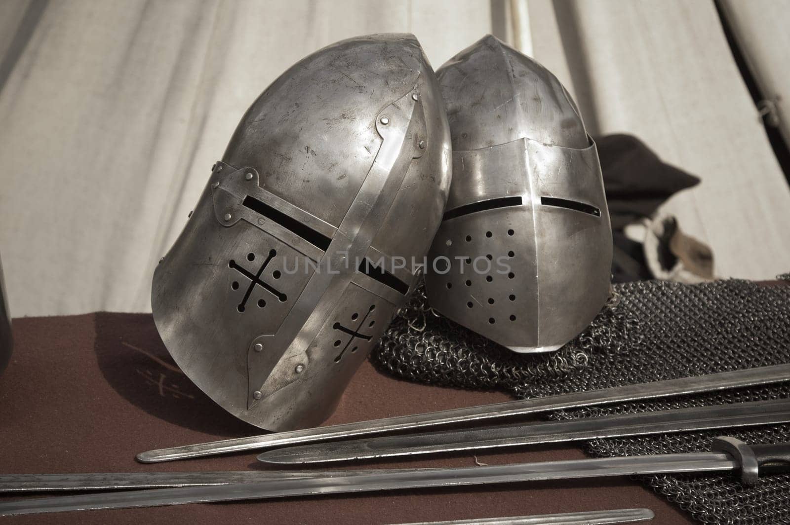 The knightly weapon and armour