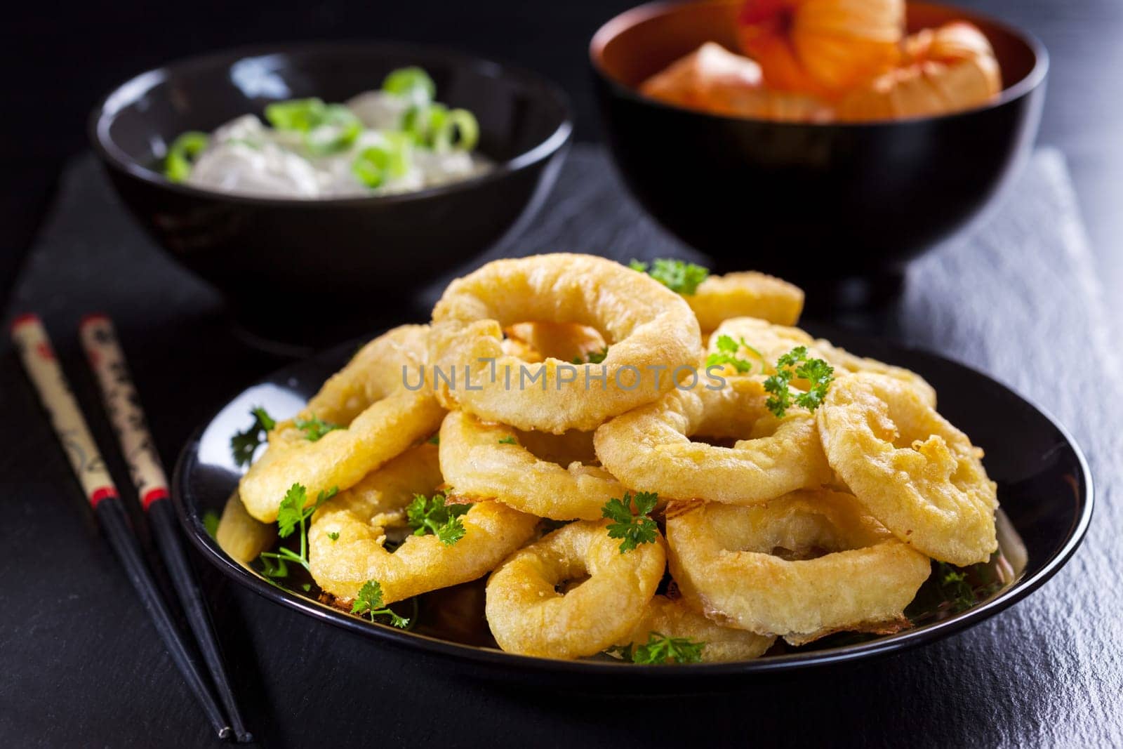Calamari rings with yogurt garlic dip