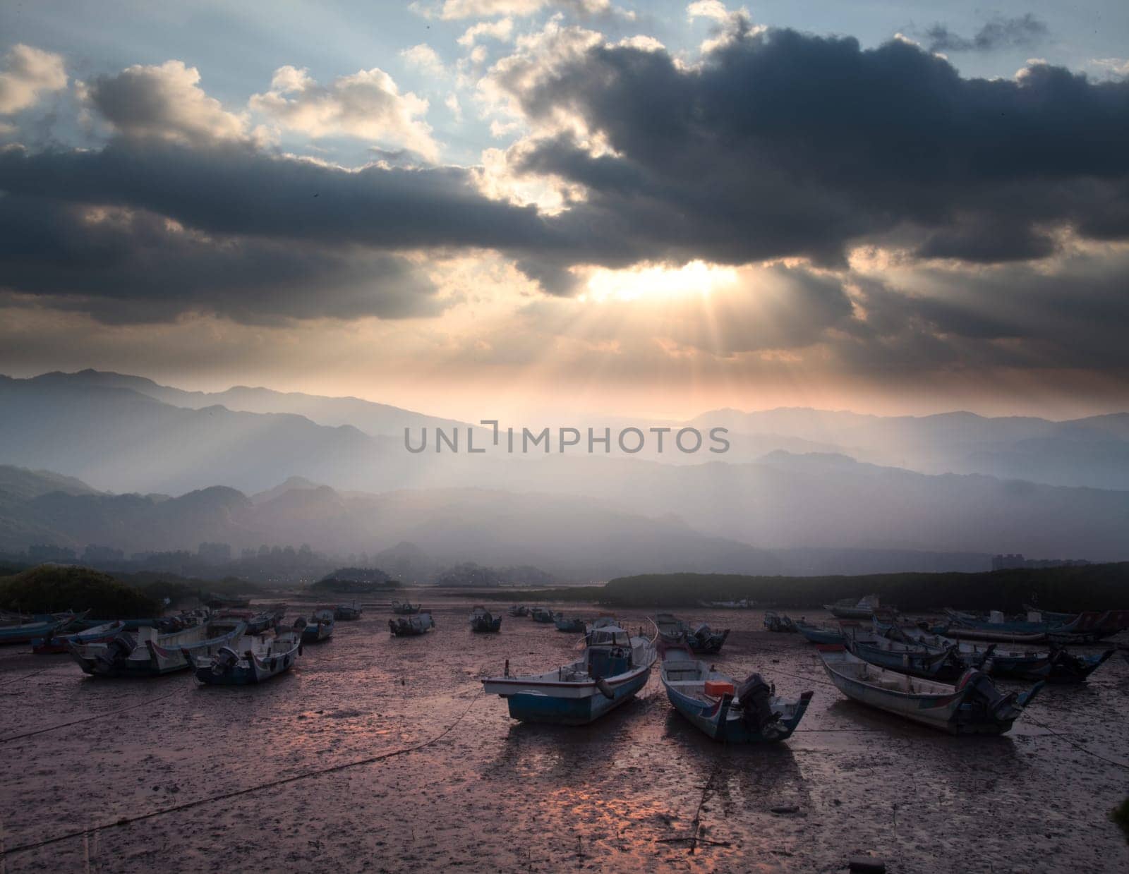 Dug sub Last Sunrise, Taiwan for adv or others purpose use