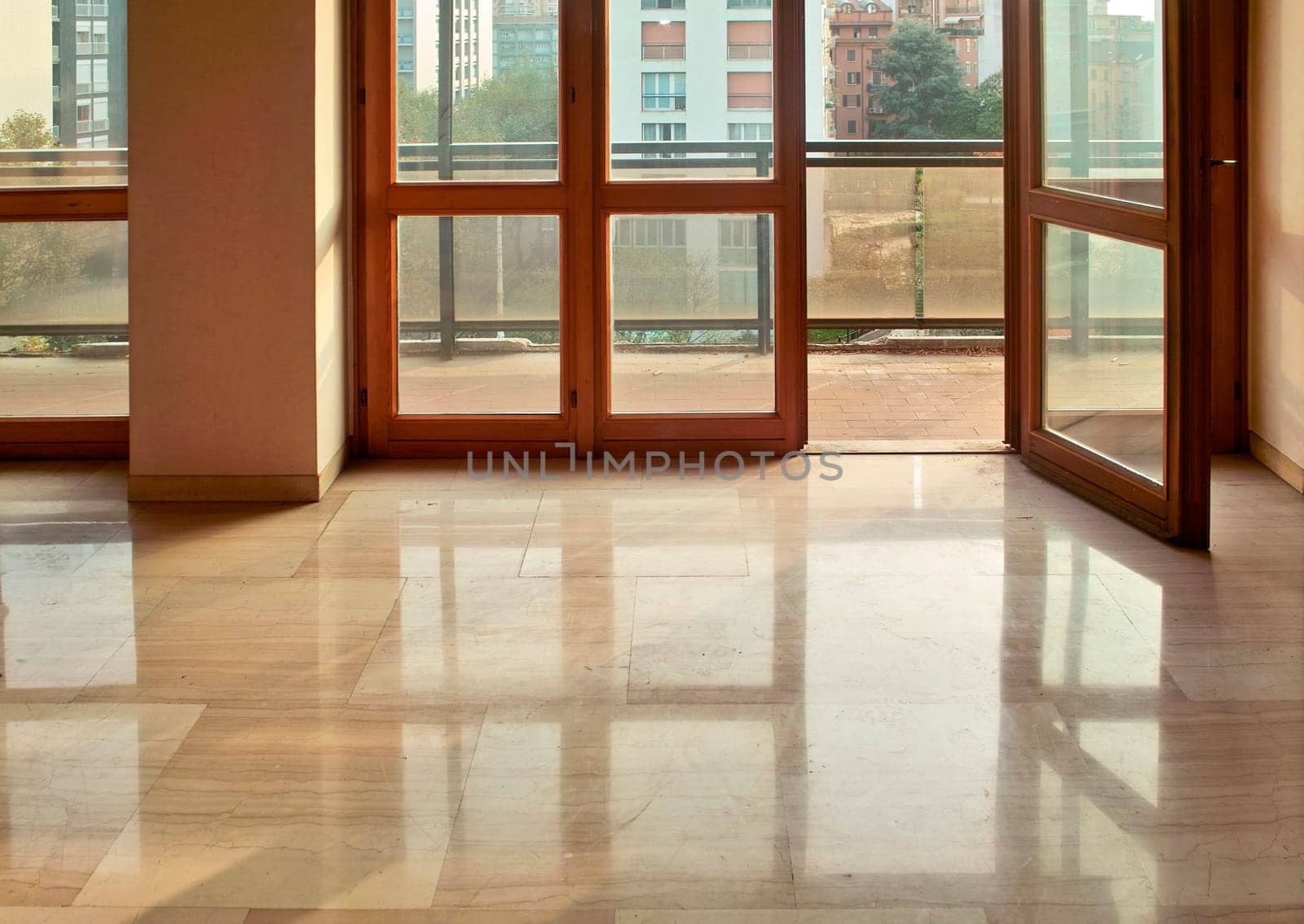 New empty apartment, interior, sun vacant room