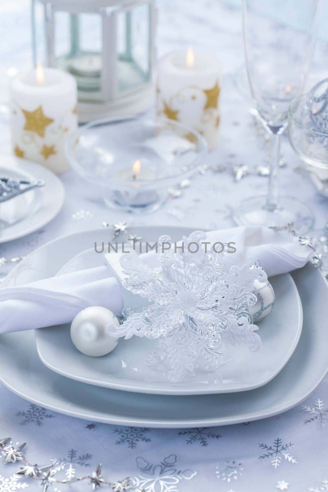 Place setting in white and silver for Christmas with snowflake