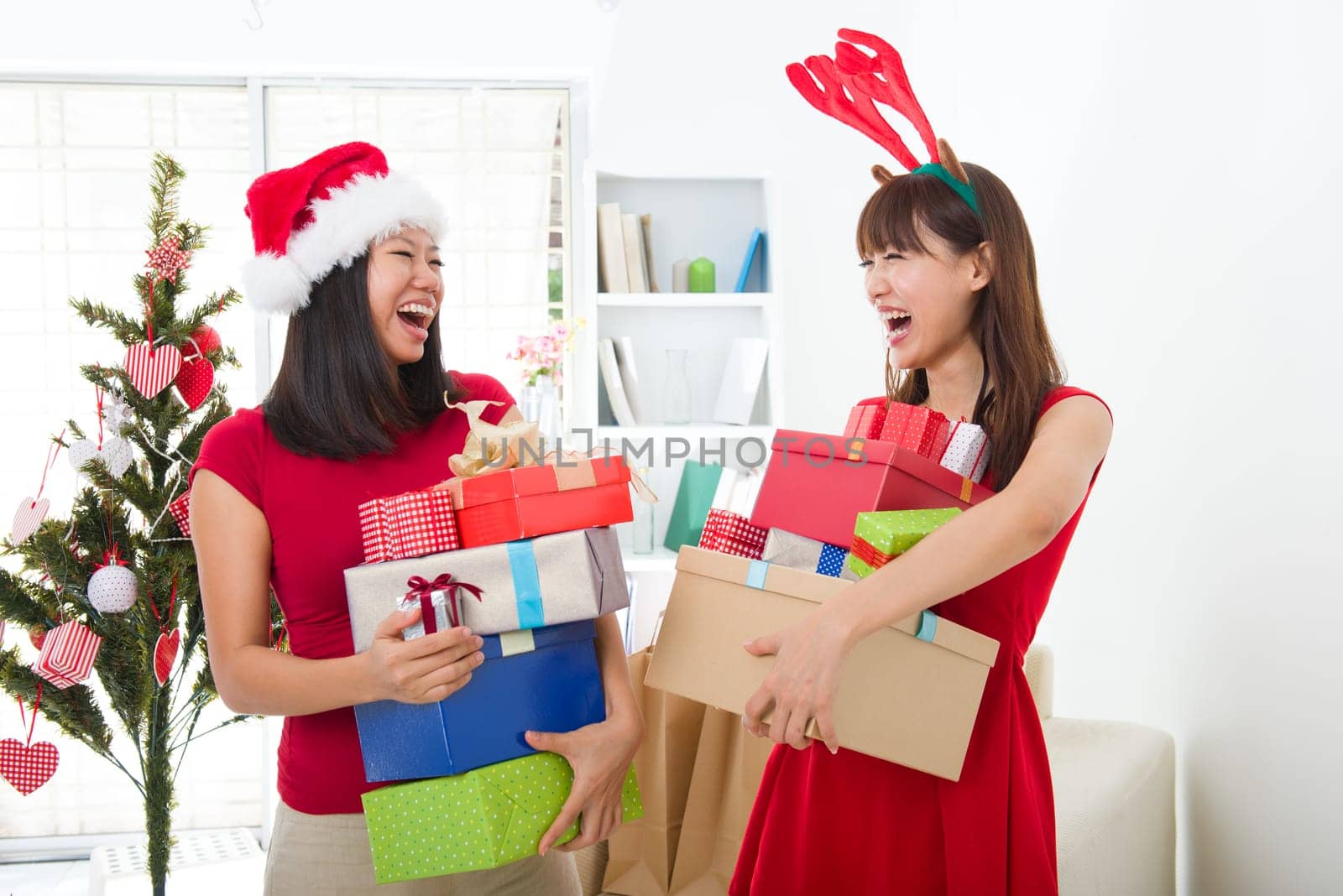 asian friend lifestyle christmas photo