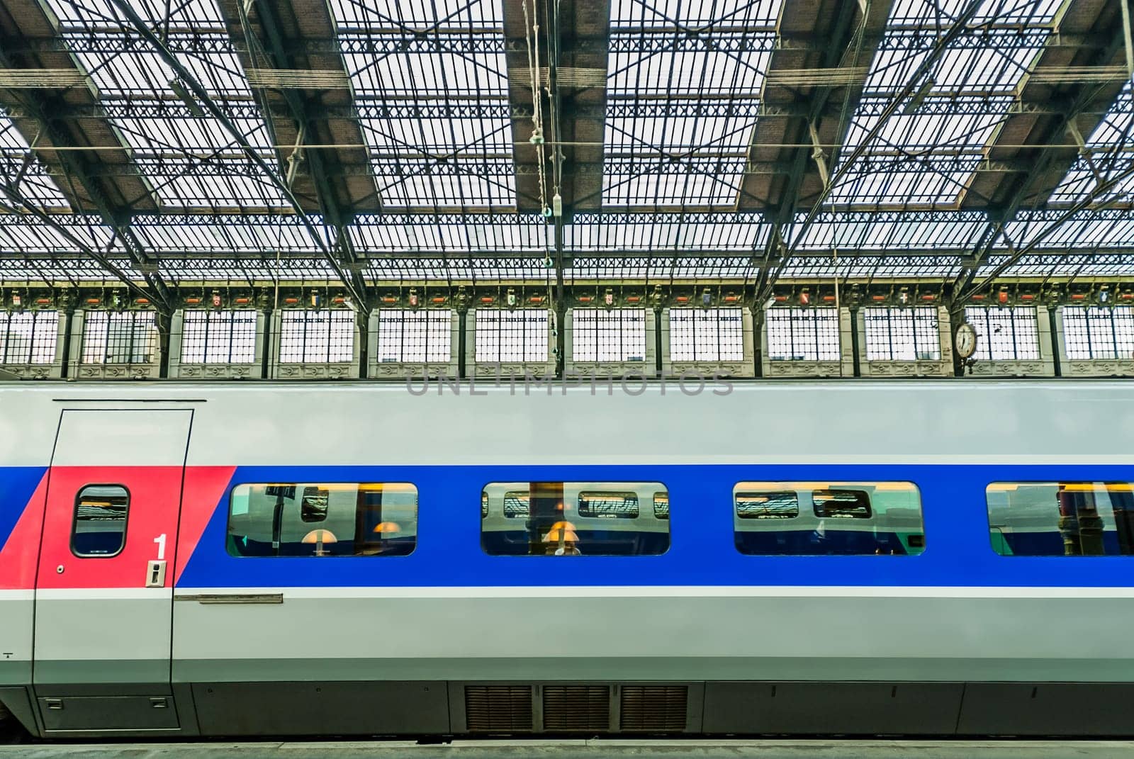 PARIS , FRANCE - JULY 7 : TGV high speed french train in gare de Lyon station on July 7 , 2006 in Paris, France