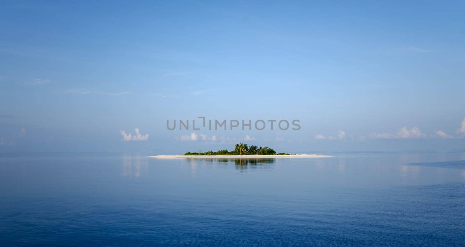 an uninhabited tropical island in t he maldives